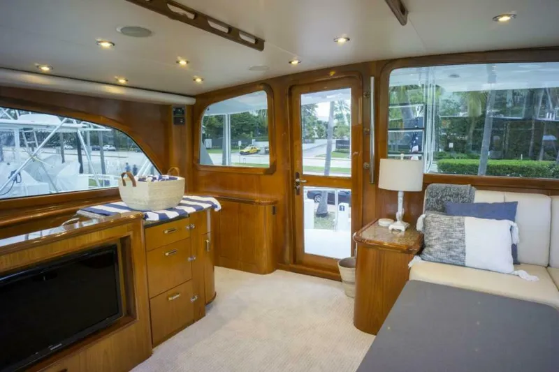 Slide: The Image of Sea Force IX Enclosed Flybridge 2005 - 7381514