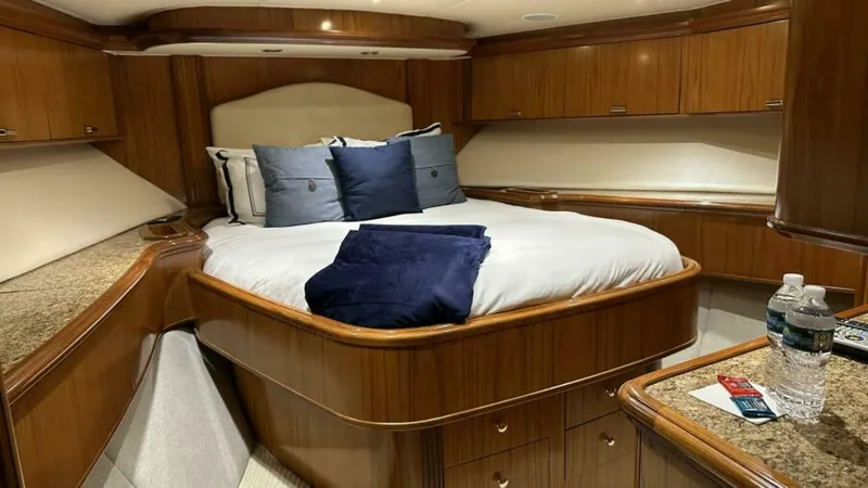 Slide: The Image of Sea Force IX Enclosed Flybridge 2005 - 7381494