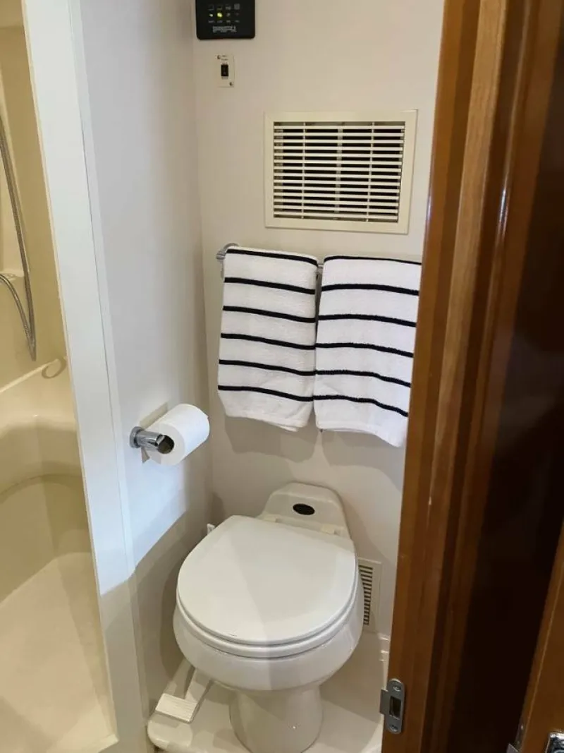 Slide: The Image of Carver Yachts 350 Mariner 2003 - 6028841