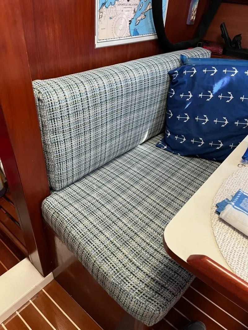 Slide: The Image of Hunter 34 1983 - 6029487