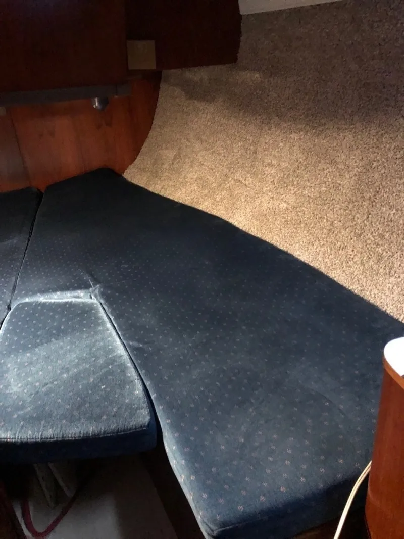 Slide: The Image of Hunter 34 1983 - 6029491