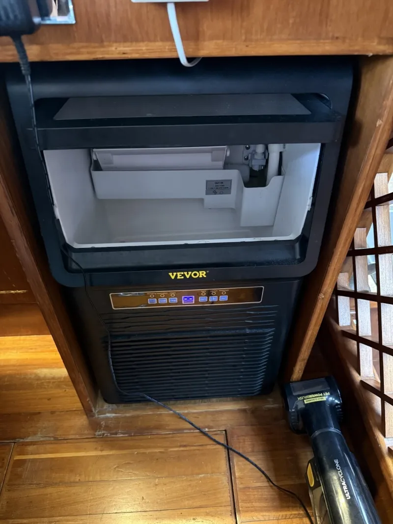 Slide: The Image of President 35 Double Cabin 1988 - 6030278