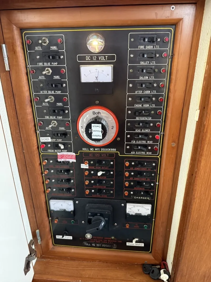 Slide: The Image of President 35 Double Cabin 1988 - 6030162