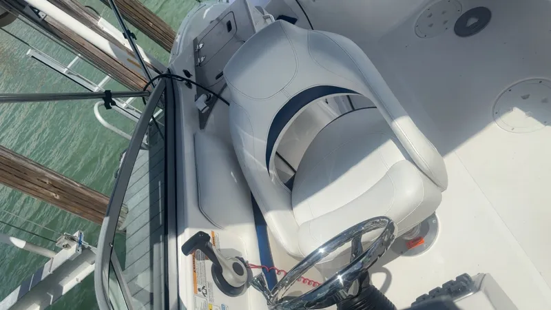 Slide: The Image of Hurricane SunDeck 2400 OB 2013 - 6030459