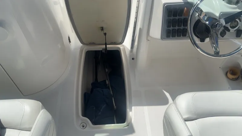 Slide: The Image of Hurricane SunDeck 2400 OB 2013 - 6030465