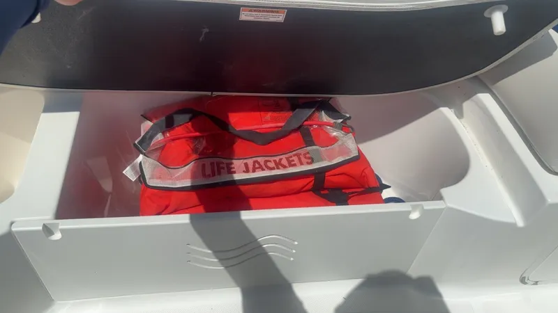 Slide: The Image of Hurricane SunDeck 2400 OB 2013 - 6030451