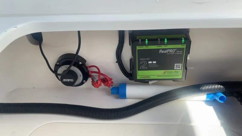 Slide: The Image of Hurricane SunDeck 2400 OB 2013 - 6030466