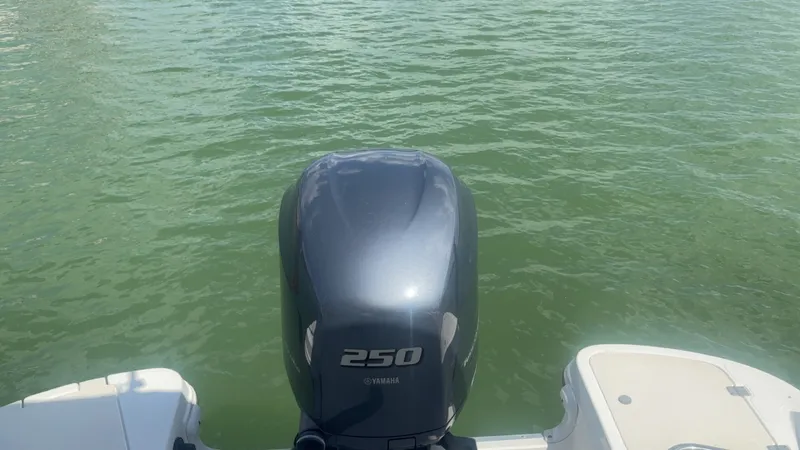 Slide: The Image of Hurricane SunDeck 2400 OB 2013 - 6030463