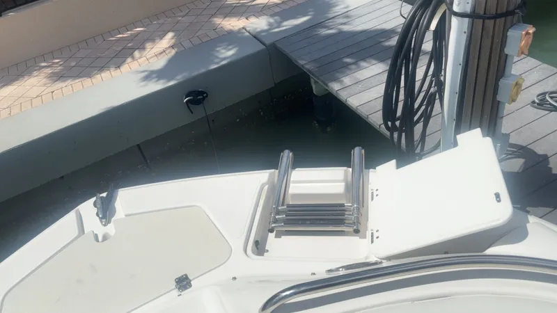 Slide: The Image of Hurricane SunDeck 2400 OB 2013 - 6030450