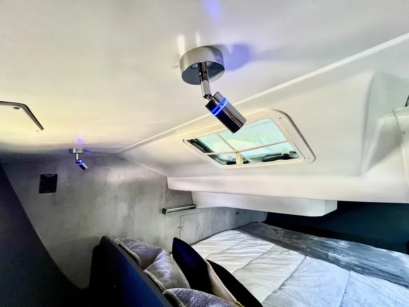 Slide: The Image of Hunter 38 2008 - 6043021