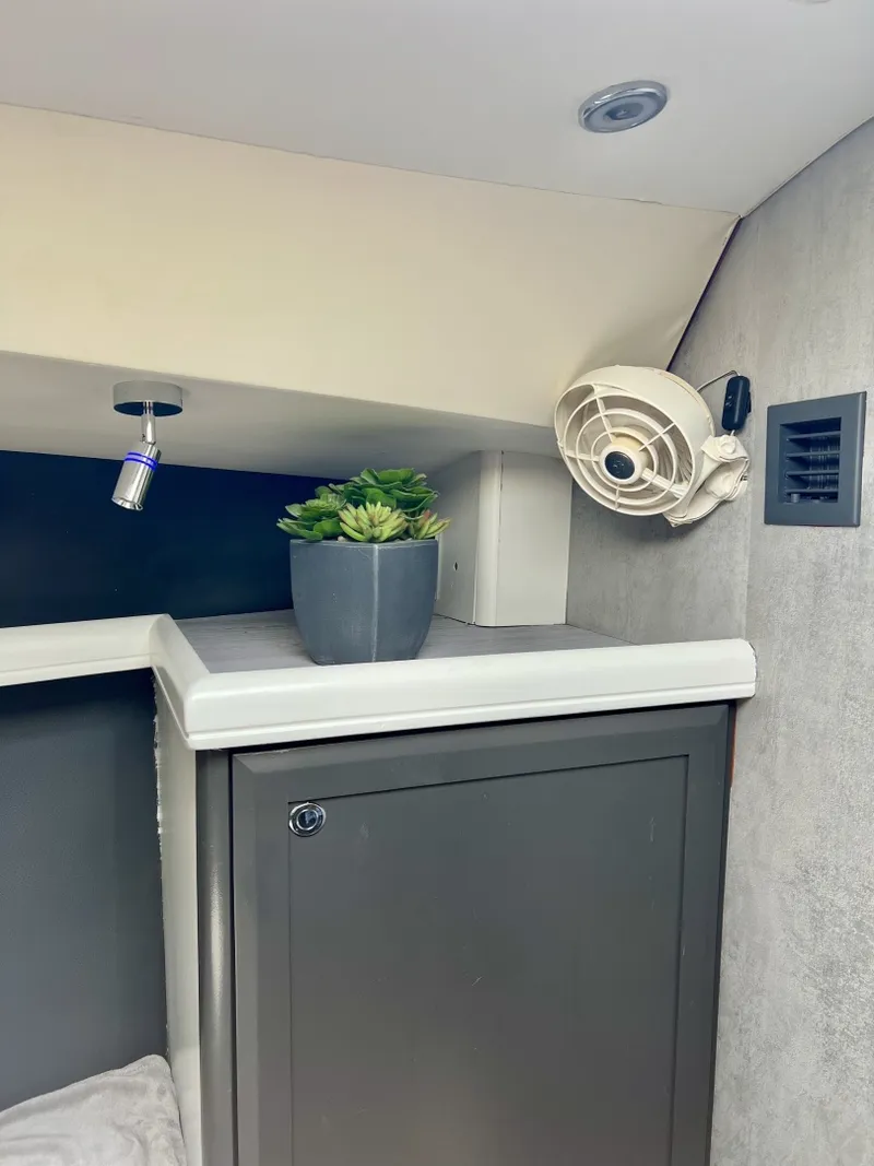 Slide: The Image of Hunter 38 2008 - 6043025