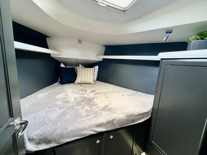 Slide: The Image of Hunter 38 2008 - 6043026