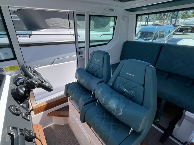 Slide: The Image of Axopar 28 CABIN 2023 - 6031447