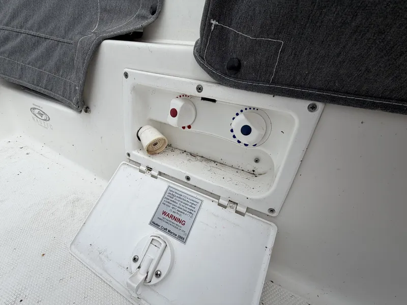 Slide: The Image of Rinker 360 Express Cruiser 2013 - 6043437