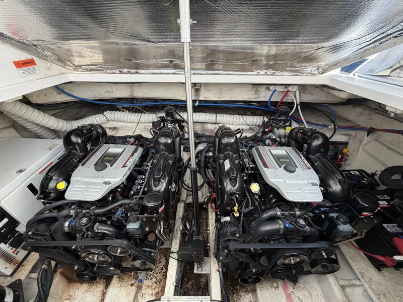 Slide: The Image of Rinker 360 Express Cruiser 2013 - 6113557