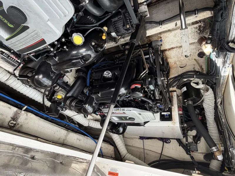 Slide: The Image of Rinker 360 Express Cruiser 2013 - 6113561
