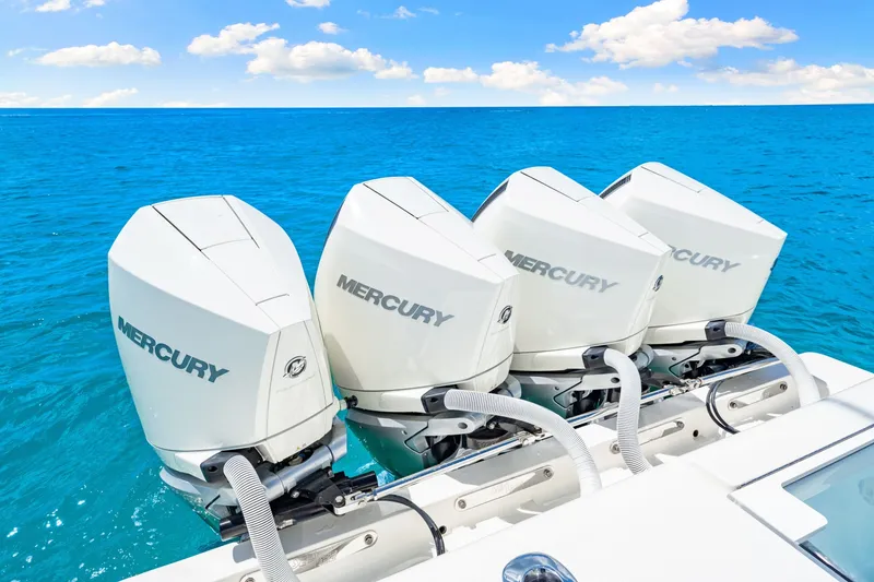 Slide: The Image of SeaVee 390B 2021 - 6031130