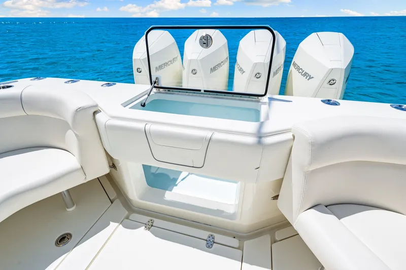 Slide: The Image of SeaVee 390B 2021 - 6031131