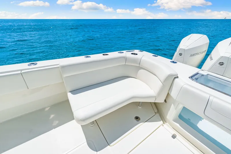 Slide: The Image of SeaVee 390B 2021 - 6031132