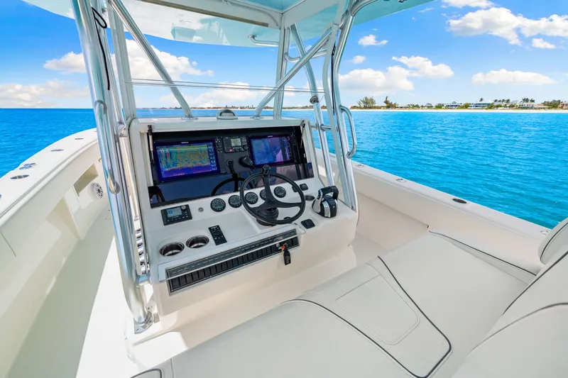 Slide: The Image of SeaVee 390B 2021 - 6031141