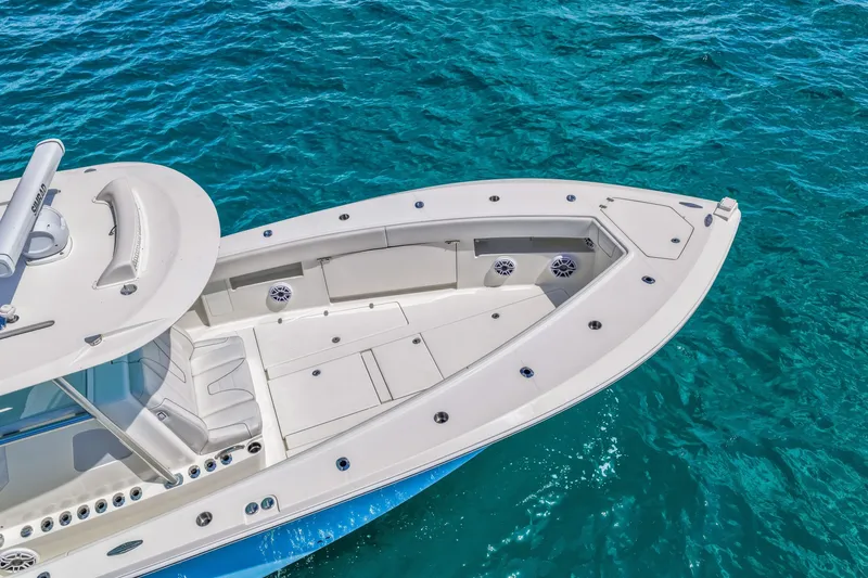 Slide: The Image of SeaVee 390B 2021 - 6031003