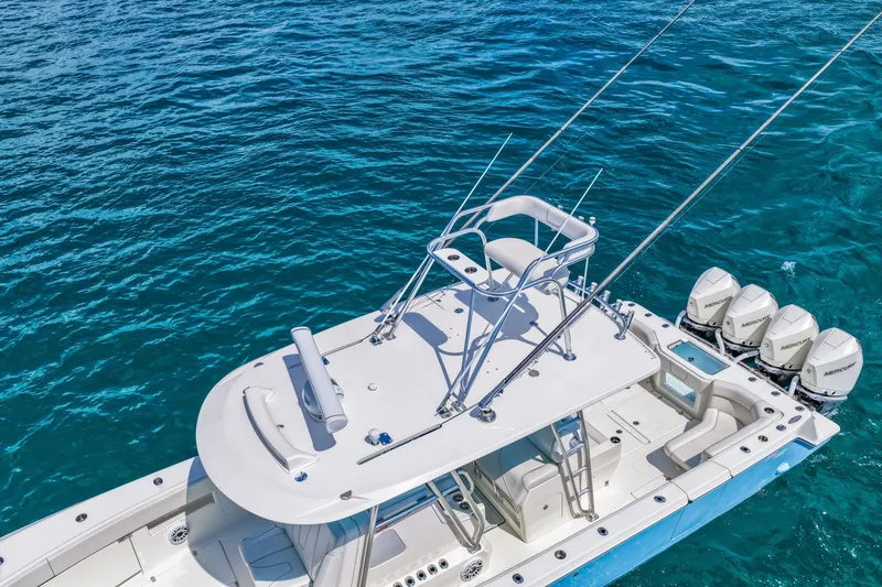 Slide: The Image of SeaVee 390B 2021 - 6031007