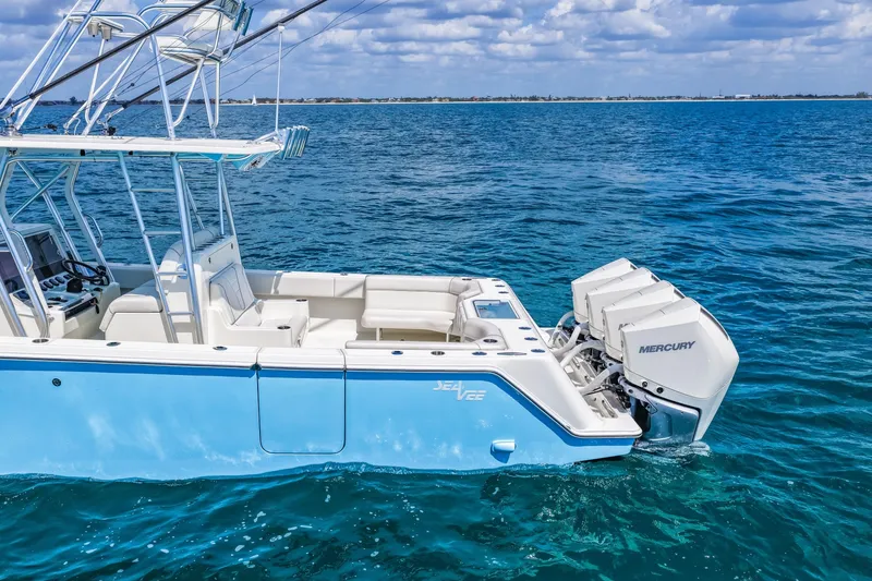 Slide: The Image of SeaVee 390B 2021 - 6031008