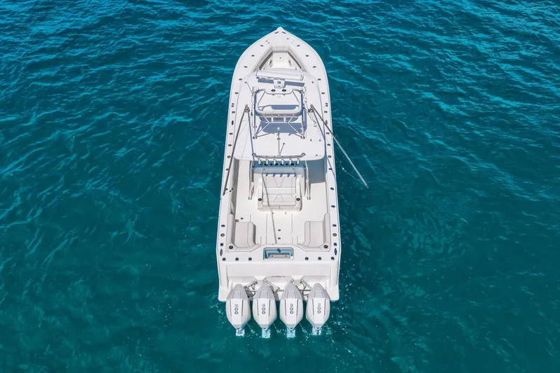 Slide: The Image of SeaVee 390B 2021 - 6031025