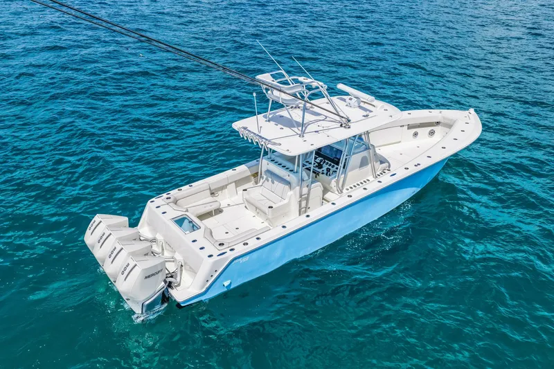 Slide: The Image of SeaVee 390B 2021 - 6031033