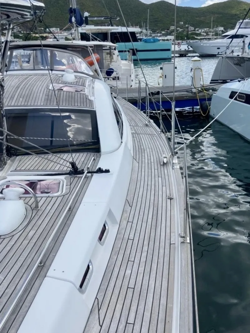 Slide: The Image of Wauquiez Pilot Saloon 55 2011 - 6030948