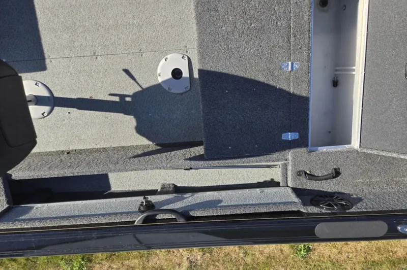 Slide: The Image of Crestliner 1850 FISH HAWK 2021 - 6031313