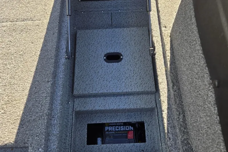 Slide: The Image of Crestliner 1850 FISH HAWK 2021 - 6031303