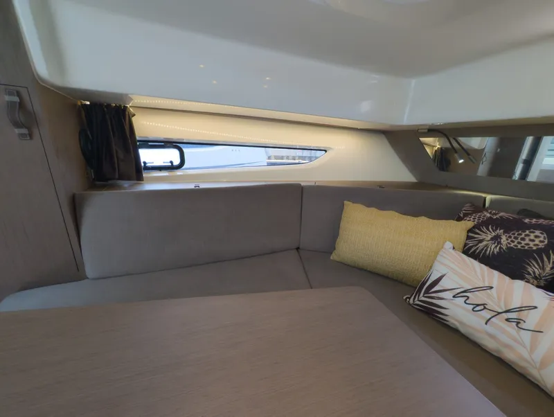 Slide: The Image of Beneteau Gran Turismo 32 2023 - 6492906