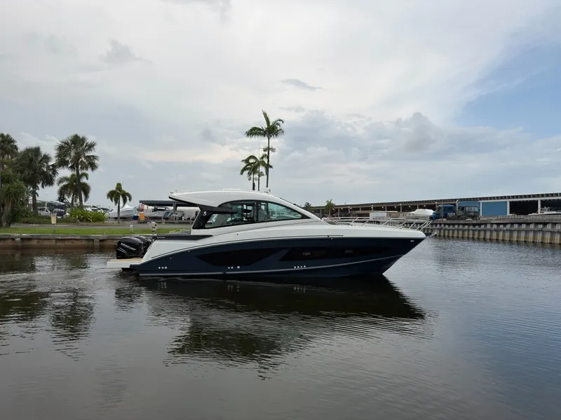 Slide: The Image of Beneteau Gran Turismo 32 2023 - 6492914