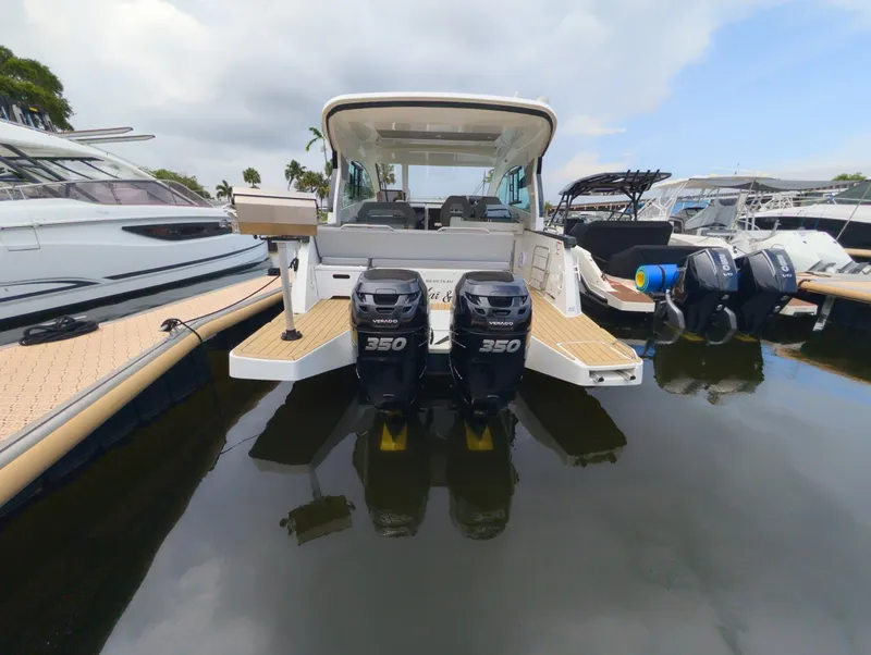 Slide: The Image of Beneteau Gran Turismo 32 2023 - 6492884
