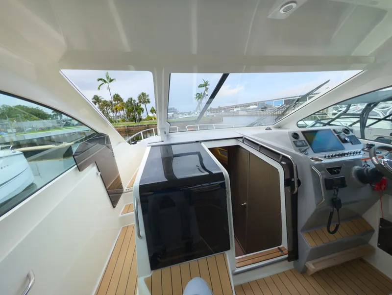 Slide: The Image of Beneteau Gran Turismo 32 2023 - 6492893