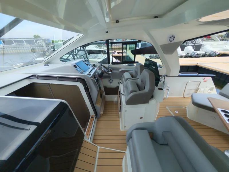 Slide: The Image of Beneteau Gran Turismo 32 2023 - 6492890