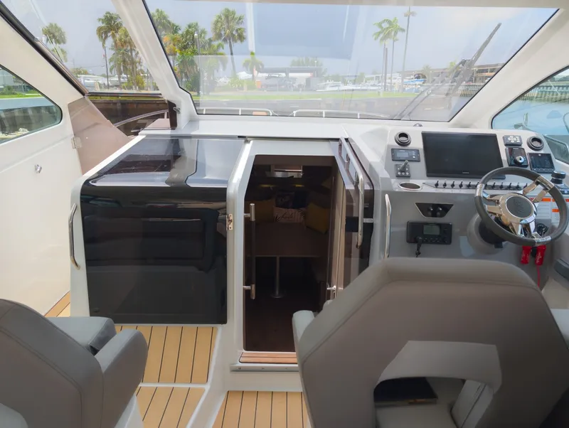 Slide: The Image of Beneteau Gran Turismo 32 2023 - 6492886