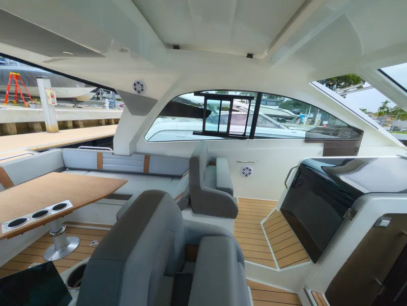 Slide: The Image of Beneteau Gran Turismo 32 2023 - 6492891