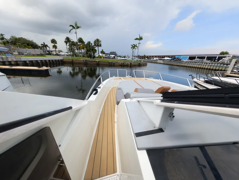 Slide: The Image of Beneteau Gran Turismo 32 2023 - 6492895