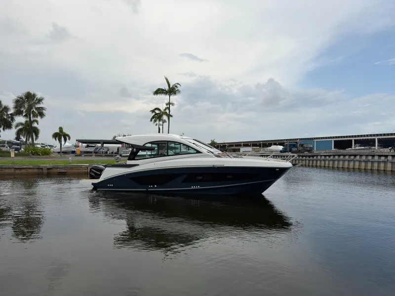 Slide: The Image of Beneteau Gran Turismo 32 2023 - 6492915