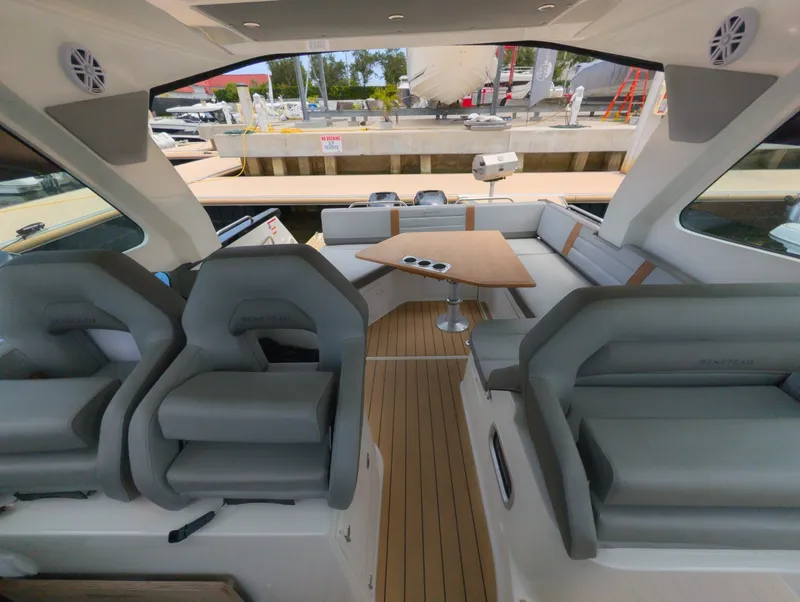 Slide: The Image of Beneteau Gran Turismo 32 2023 - 6492892