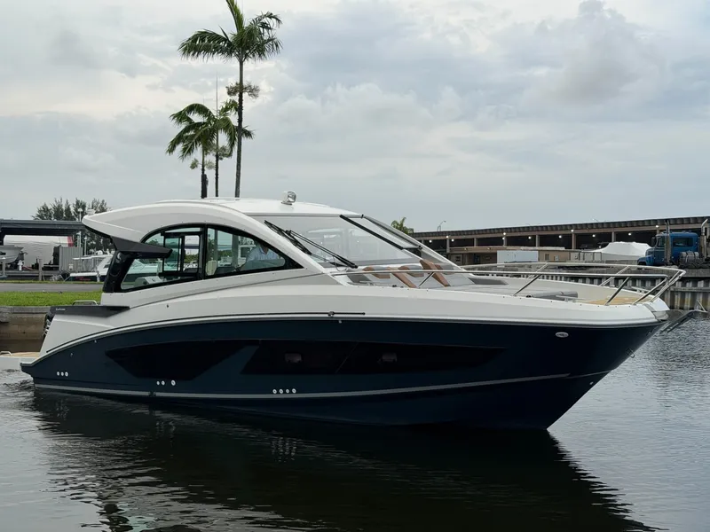 Slide: The Image of Beneteau Gran Turismo 32 2023 - 6492917