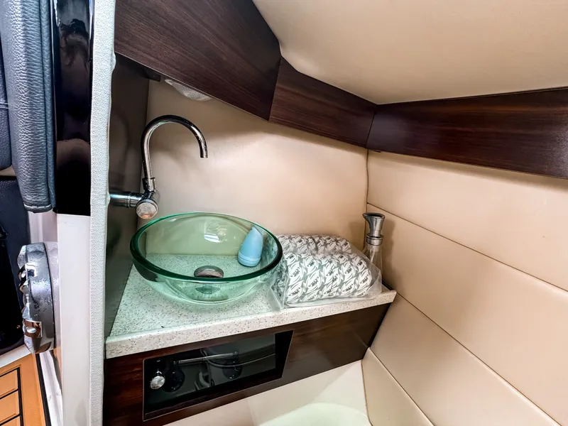 Slide: The Image of Regal 2800 Bowrider 2017 - 6514071