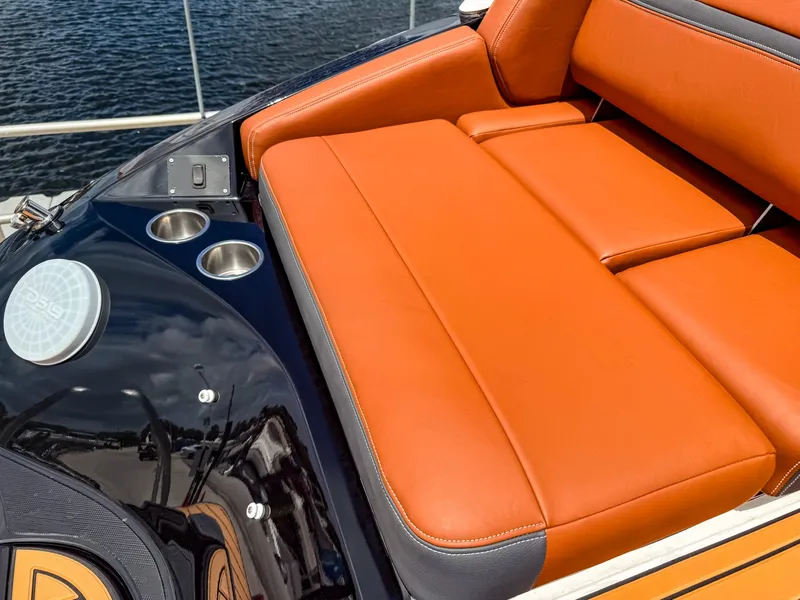 Slide: The Image of Regal 2800 Bowrider 2017 - 6514077