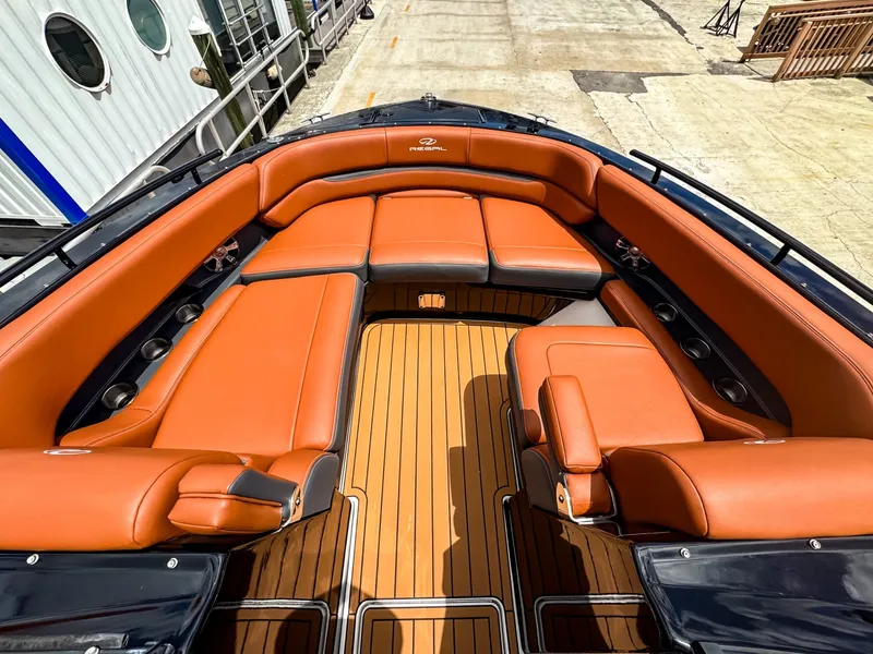Slide: The Image of Regal 2800 Bowrider 2017 - 6514062