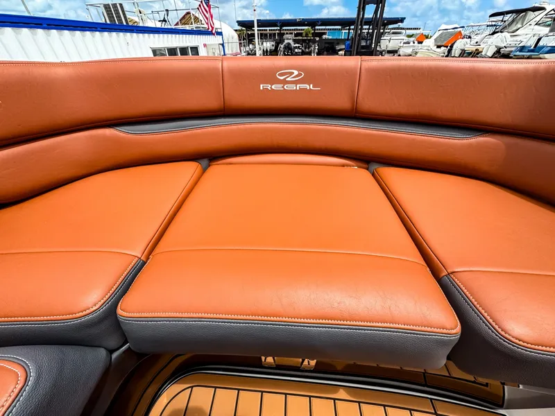 Slide: The Image of Regal 2800 Bowrider 2017 - 6514067