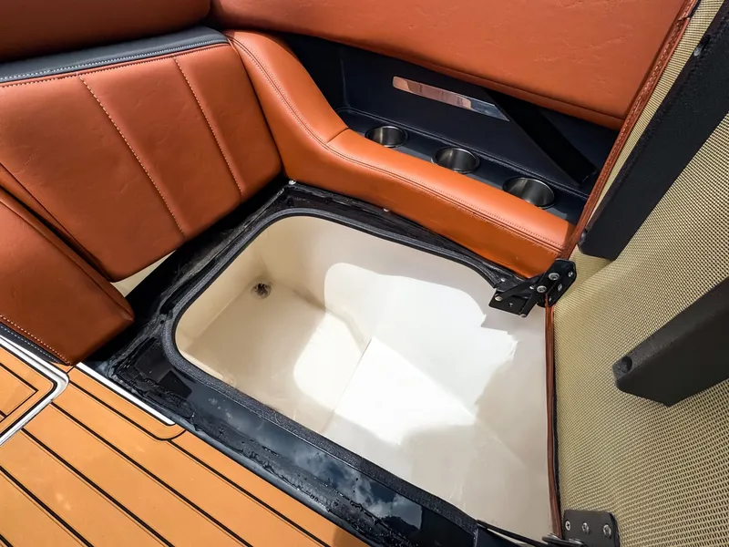 Slide: The Image of Regal 2800 Bowrider 2017 - 6514066