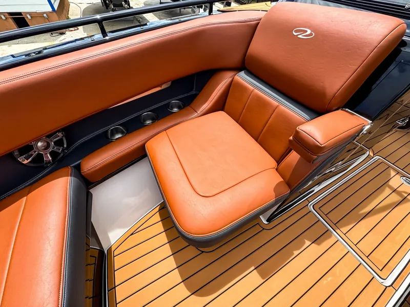 Slide: The Image of Regal 2800 Bowrider 2017 - 6514063