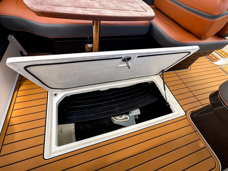 Slide: The Image of Regal 2800 Bowrider 2017 - 6514047